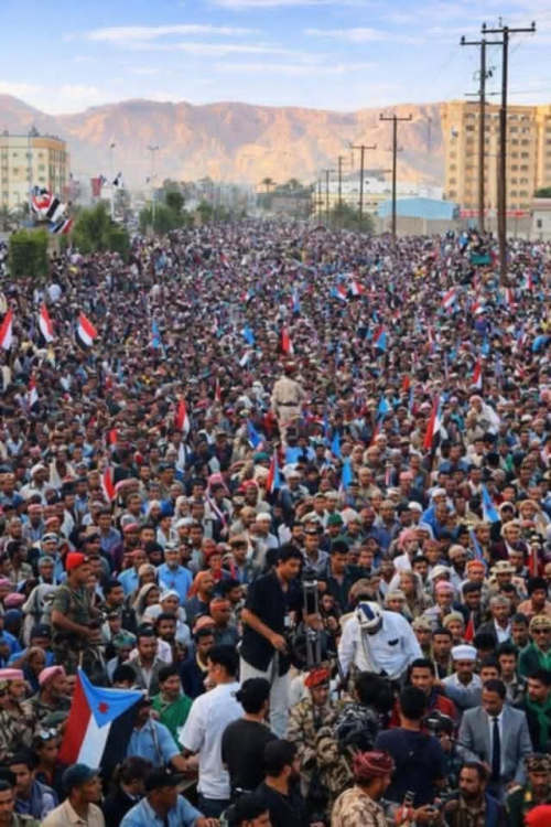 مليونية سيئون: عاهدت حضرميتها لتثبت جنوبيتها وتجددت تفويض رئيسها