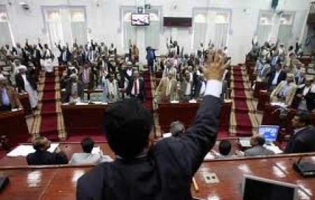 اتهامات متبادلة عقب اقتحام مسلحين لمجلس النواب اليمني