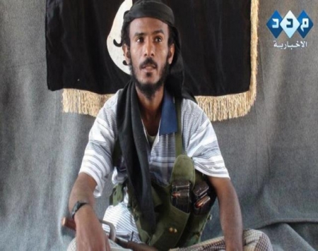 مقتل عنصرين من القاعدة في مواجهات مع الجيش بأبين وفرارالقيادي بالقاعدة  نادر الشدادي