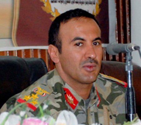 قائد الحرس الجمهوري اليمني يسلم دار الرئاسة وينقل الاسلحة الى سنحان
