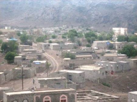 مقتل ثلاثة شبان في كرش واللجان الشعبية يقطعون خط عدن تعز