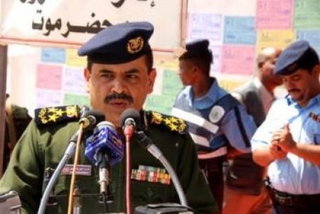 مدير امن حضرموت السابق بامشموس يرفض تسليم السيارة المصفحة