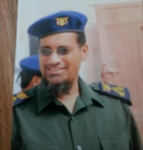 احد الفارين الـ70  من سجن المكلا من اعضاء القاعدة يعمل حارسا شخصيا لمدير امن حضرموت الساحل ؟؟؟