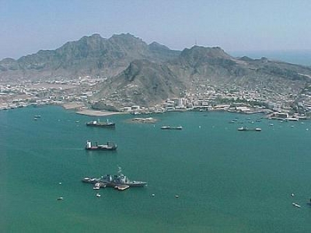 مسلح يهاجم فندقا بالشيخ عثمان