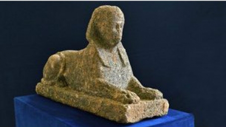 العثور على تمثال مصغر لأبي الهول في روما