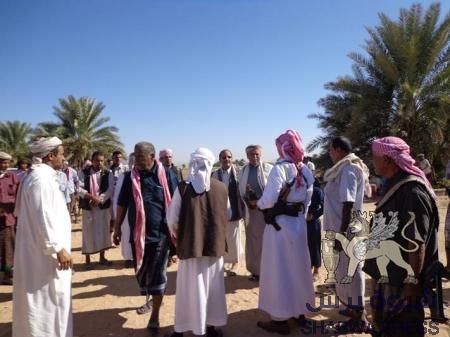 مشائخ حضرموت يطالبون بإغلاق المنشآت النفطية ووقف الإيرادات الى صنعاء (صور )