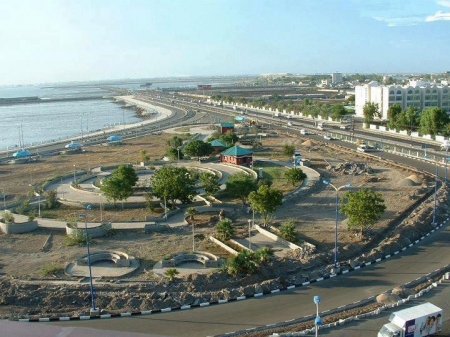 بريطانيا تطالب باستعادة ميناء ومصافي عدن