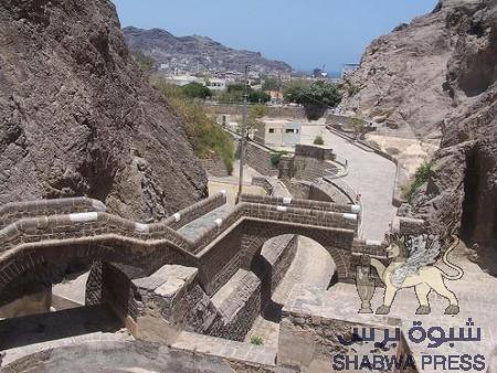 العلاقة بين كهوف البوميس وصهاريج عدن ( صور )