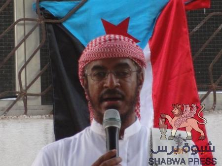على خلفية خطبة الجمعه التي القاءها الشيخ بن شعيب: مدير الاوقاف بالبريقة يهدد امام وخطيب المسجد بفصله ومنعه من الخطابة
