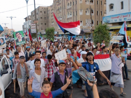 مسيرة حاشدة للحراك الجنوبي بالشيخ عثمان
