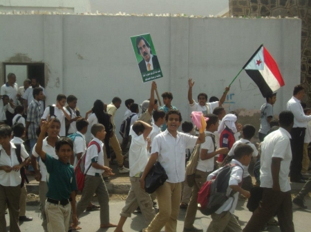 مسيرة حاشدة بمناسبة يوم الطالب الجنوبي بالضالع وحفل تدشين النشيد الوطني في مدارس الضالع