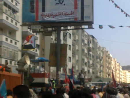 عاجل :جنود حميد يطلقون النار على جموع المشيعين بمقبرة القطيع بكريتر