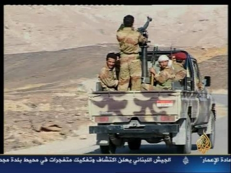 مقتل جندي وإصابة ثمانية آخرون في انقلاب طقم عسكري على طريق العند