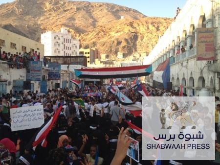 الرئيس البيض ير فض تنظيم مهرجانان بالمكلا ويلتزم بإقامة فعالية التصالح بحضرموت موحدة