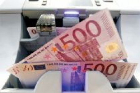 تثبيت الفائدة الأوروبية والبريطانية واليورو يرتفع