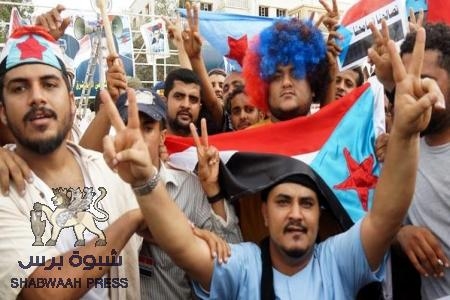 شباب عدن ونقاش في الشارع مع مراسل الجزيرة مباشر عن تعتيم القناة لقضية الجنوب