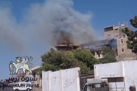 الآن :حريق يلتهم منزلين في التواهي ولا إصابات(صور )