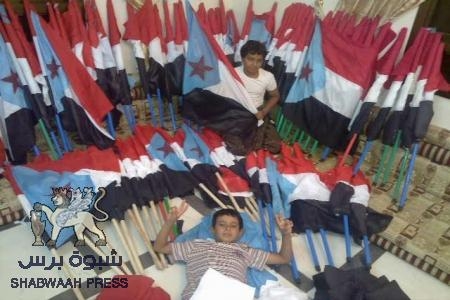 أبناء بيحان يدشنون حملة خمسين الف علم لبيحان