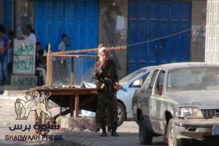 انتشارا عسكريافي محيط ميناء عدن ومبنى المحافظة