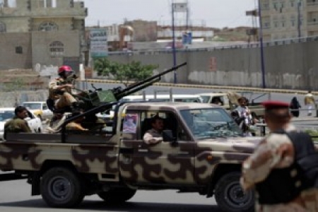 مصرع سائق سيارة وإصابة آخرين برصاص جنود نقطة في مخرج الحوطة بلحج