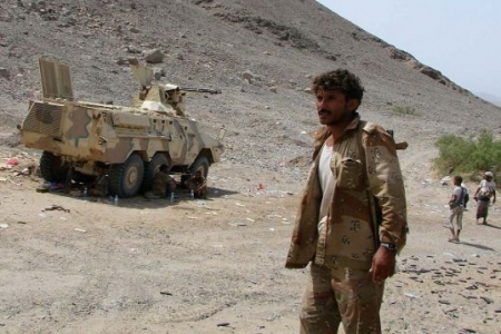 مقتل طفلين واصابة ثمانية جنود في انفجار مخازن اسلحة للجيش اليمني