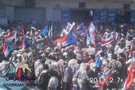 الآلاف في شبوة يطالبون بمواجهة العدو بدلا عن مواجهة الجنوبي لأخيه الجنوبي،