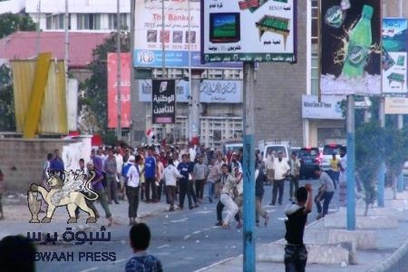ملثمون وقناصة يطلقون النار على شباب الحراك يوم أمس بكريتر (فيديو )