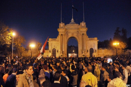 مصر: الشرطة تفرق محتجين هاجموا قصر القبة الرئاسي