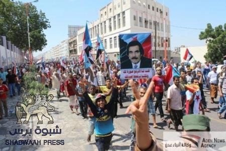 تقرير : صحف رسمية تزور إرادة الشعب الجنوبي وتضامن واسع مع الرئيس البيض