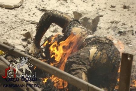 الصور الاولى لحادثة سقوط الطائرة الحربية في جولة القادسية صنعاء