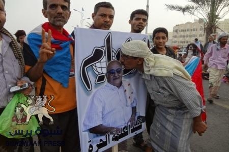 في الليلة الظلماء يفتقد البدر