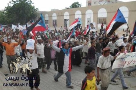 المئات من ابناء زنجبار يخرجون في مسيرة جماهيرية تندد بمجزرة يوم الكرامة بعدن