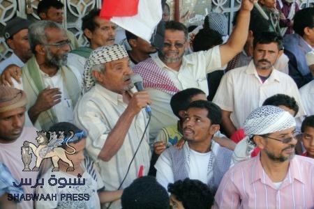 أبناء خنفر ينفذون اليوم عصيان ناجح وتظاهرة غاضبة على مجزرة عدن