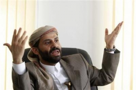 مسلحو حميد الاحمر يقطعون شارع الزبيري *