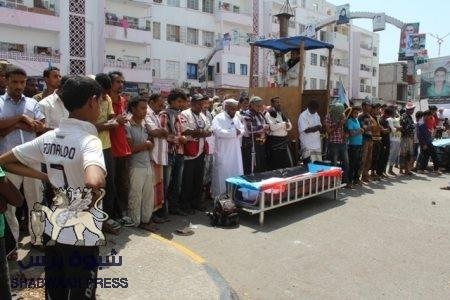 تشييع جثمان الشهيد رضوان الحبشي الى مثواه الاخير بعد الصلاة عليه في المعلا
