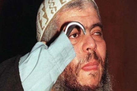 أبو حمزة المصري يحصل على أطراف صناعية جديدة في سجنه