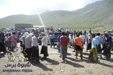 اطلاق رصاص على اعتصام في سقطرى لمنع ترحيل المستثمر بن حمدون من أبناء الجزيرة مقيدا الى صنعاء