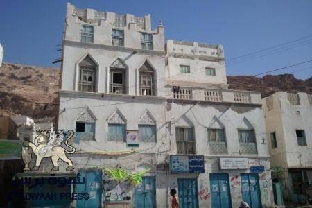 بيت (المحضار) الأثري يشهد آخر أيامه في المكلا.. دعوة للحفاظ على تراث حضرموت