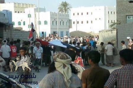 مجاميع اصلاحية تعتدي على مسيرة سلمية للحراك في المهرة