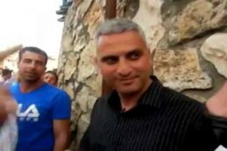 فلسطينيون يطردون مراسل ‘‘الجزيرة‘‘ في الجليل ويهتفون لسوريا - فيديو
