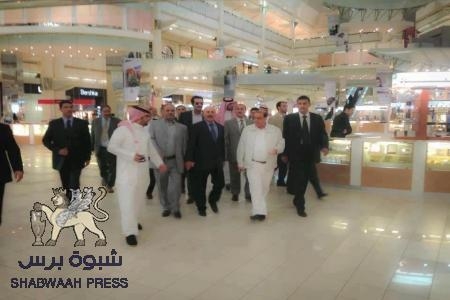 علي عبدالله صالح يتسوق في احد المراكز التجارية في الرياض