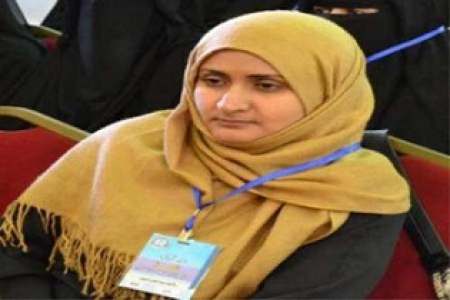 قيادية إصلاحية :شعارات المسيرات المناهضة لمحافظ تعز تشعرني بالغثيان