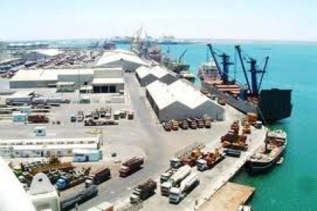 مستثمرون يبسطون على أراض في ميناء عدن