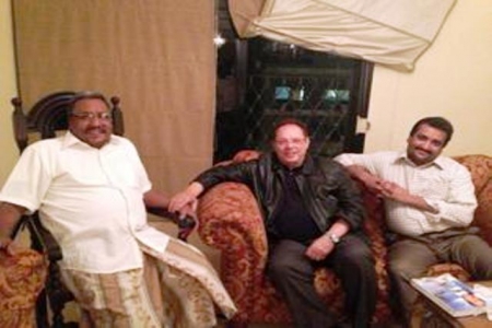 الرئيس علي ناصر محمد يطمئن على صحة المناضل حسن احمد باعوم