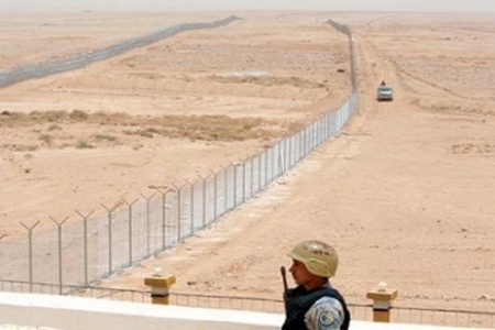 السعودية تبني حاجزاً عملاقاً لإغلاق الحدود بينها وبين اليمن