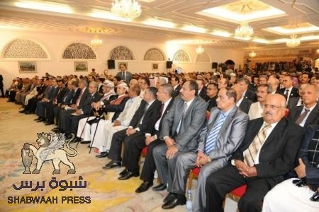تكتل جنوبي يوافق على المشاركة في لقاء مع قيادات خارج اليمن