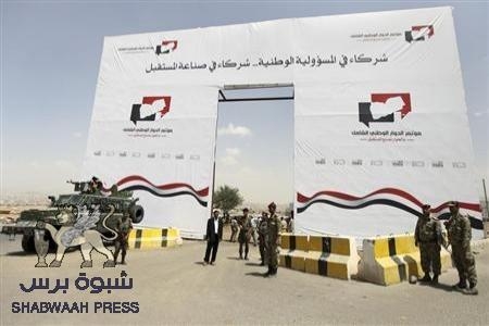 جنود الامن يمنعون احمد بن مبارك من دخول مؤتمر الحوار