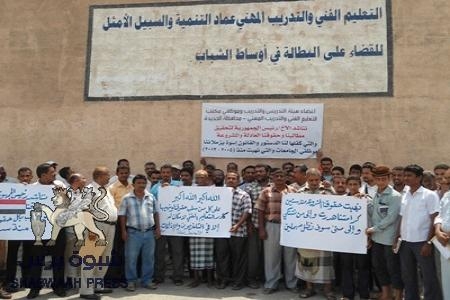 عقب تنديد نقابة الموظفين: نقابة الصحفيين تستنكر التهديد وتتضامن مع الزميلة نهلة القدسي.