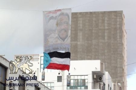 المكلا تكتسي بالسواد و مديريات المحافظة  تؤكد الزحف اليها