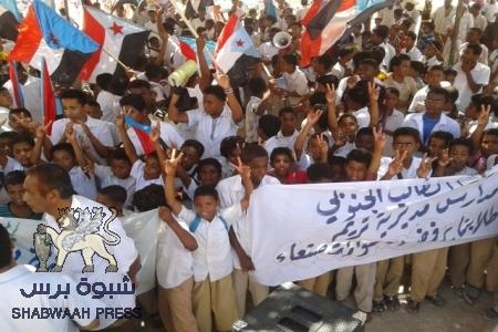 مسيرة طلابية حاشدة بتريم احياء لأربعينية الشهيد رامي البر وللمطالبة بكشف الحقيقة كاملة وراء اغتياله.